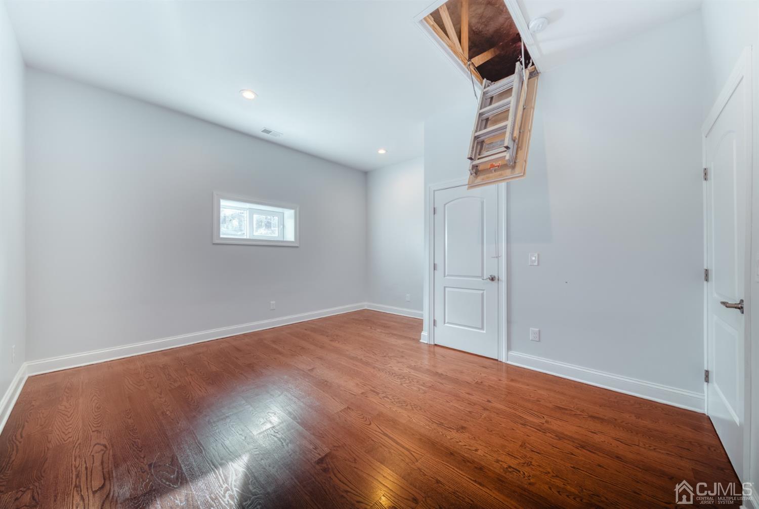 93 Meredith Road Colonia, NJ 07067 - Photo 21 of 46 Gallery Image 21