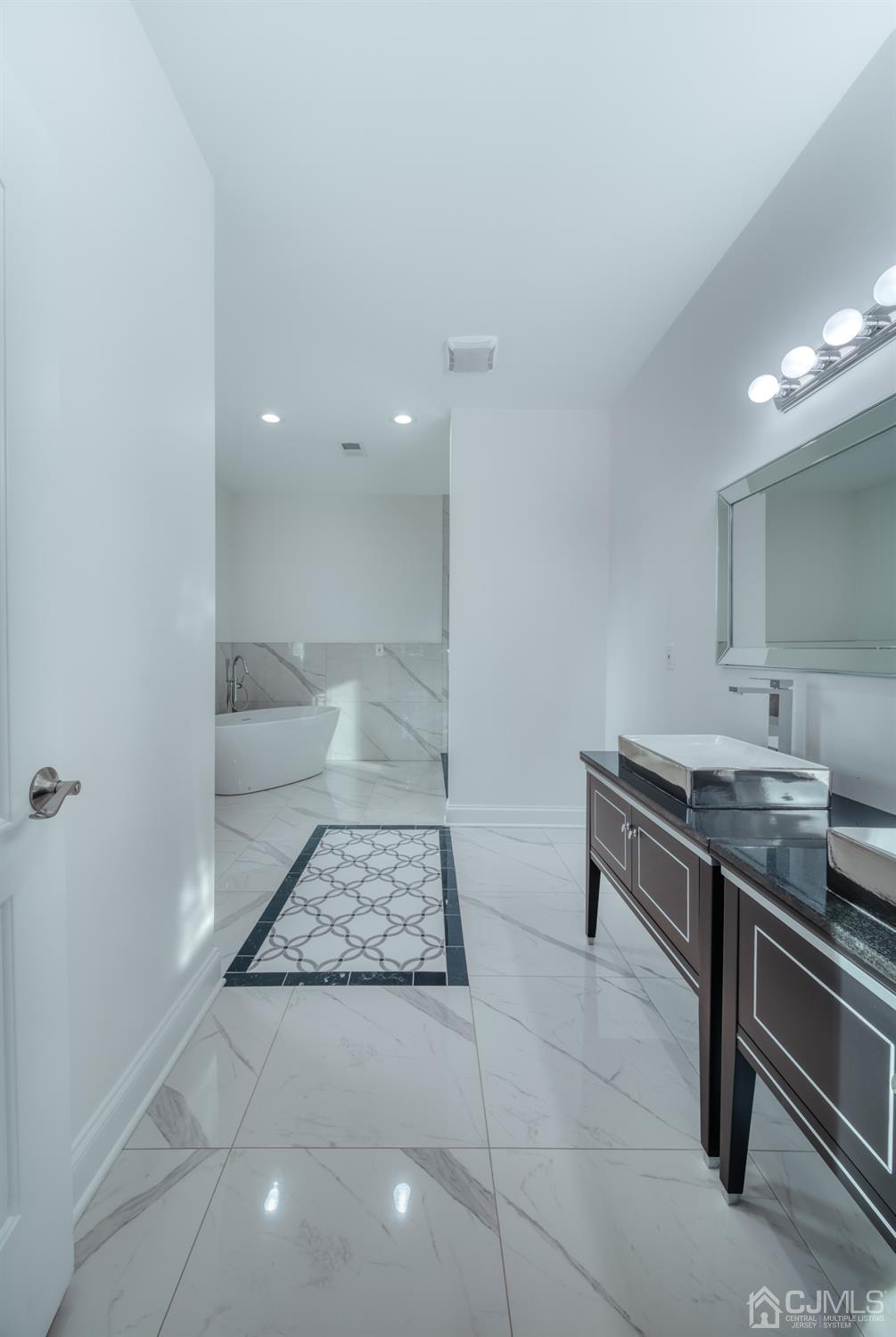 93 Meredith Road Colonia, NJ 07067 - Photo 29 of 46 Gallery Image 29