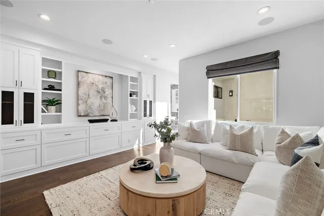 $2,800,000 | 520 13th Street, Huntington Beach, CA 92648