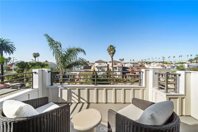 $2,800,000 | 520 13th Street, Huntington Beach, CA 92648