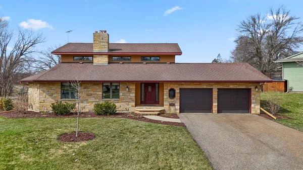 $625,000 | 9134 Foxrun Circle, Eden Prairie, MN 55347