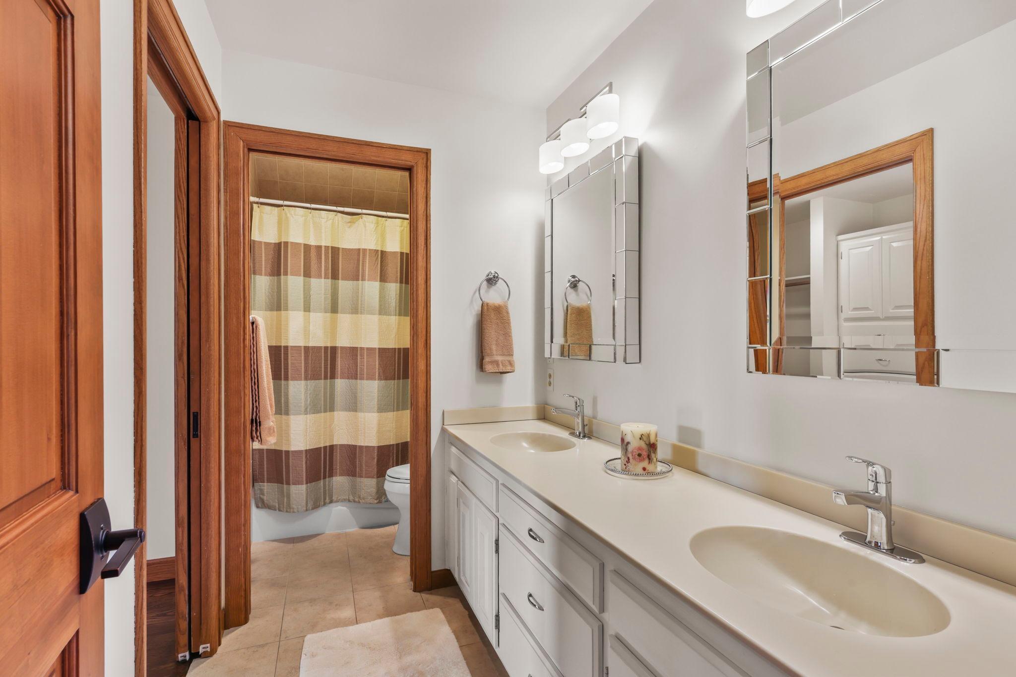 9134 Foxrun Circle Eden Prairie, MN 55347 - Photo 11 of 54