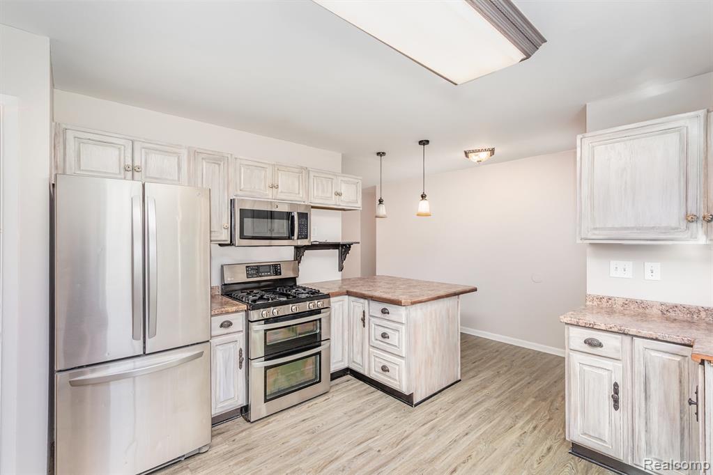 14108 North Road Fenton, MI 48430 - Photo 6 of 20 Gallery Image 6