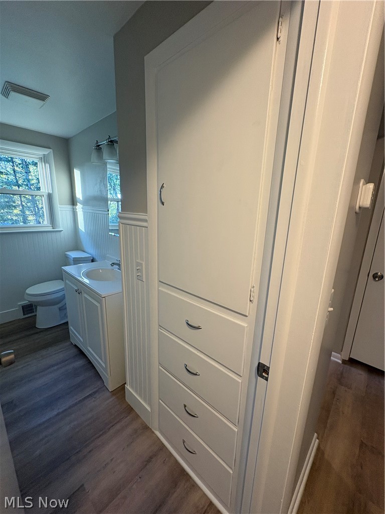 870 Milburn Road Northeast Massillon, OH 44646 - Photo 9 of 10 Built ins