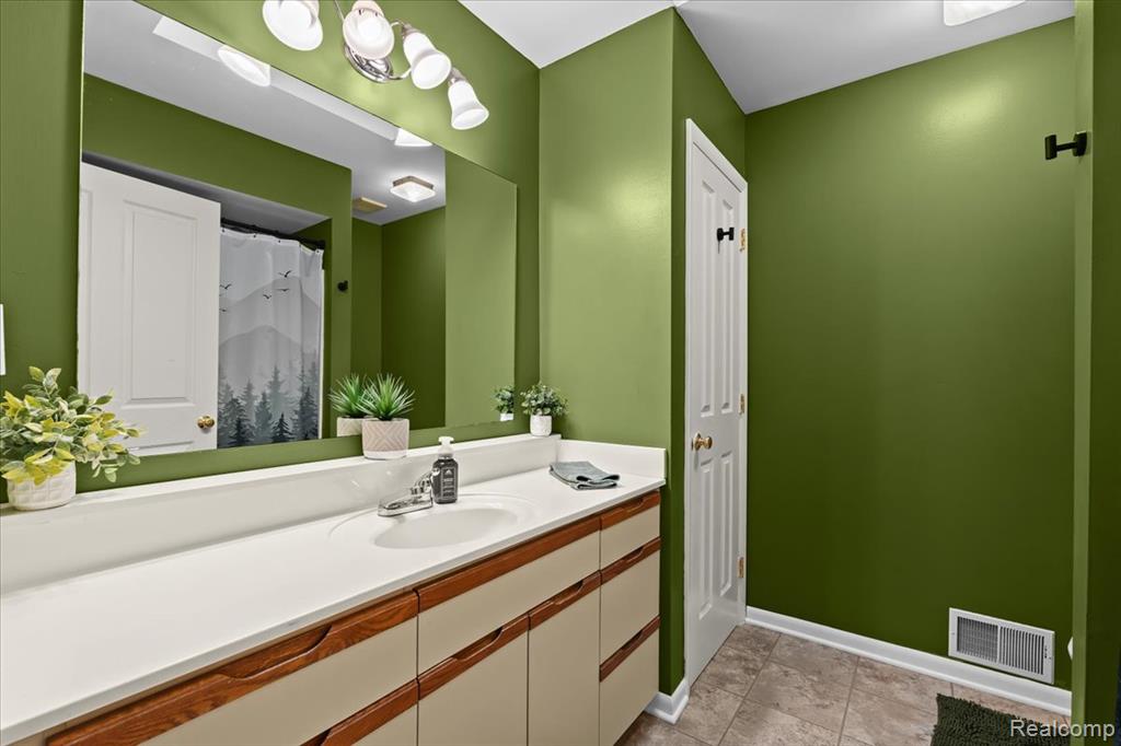 4151 Cook Road Swartz Creek, MI 48473 - Photo 17 of 31 Gallery Image 17