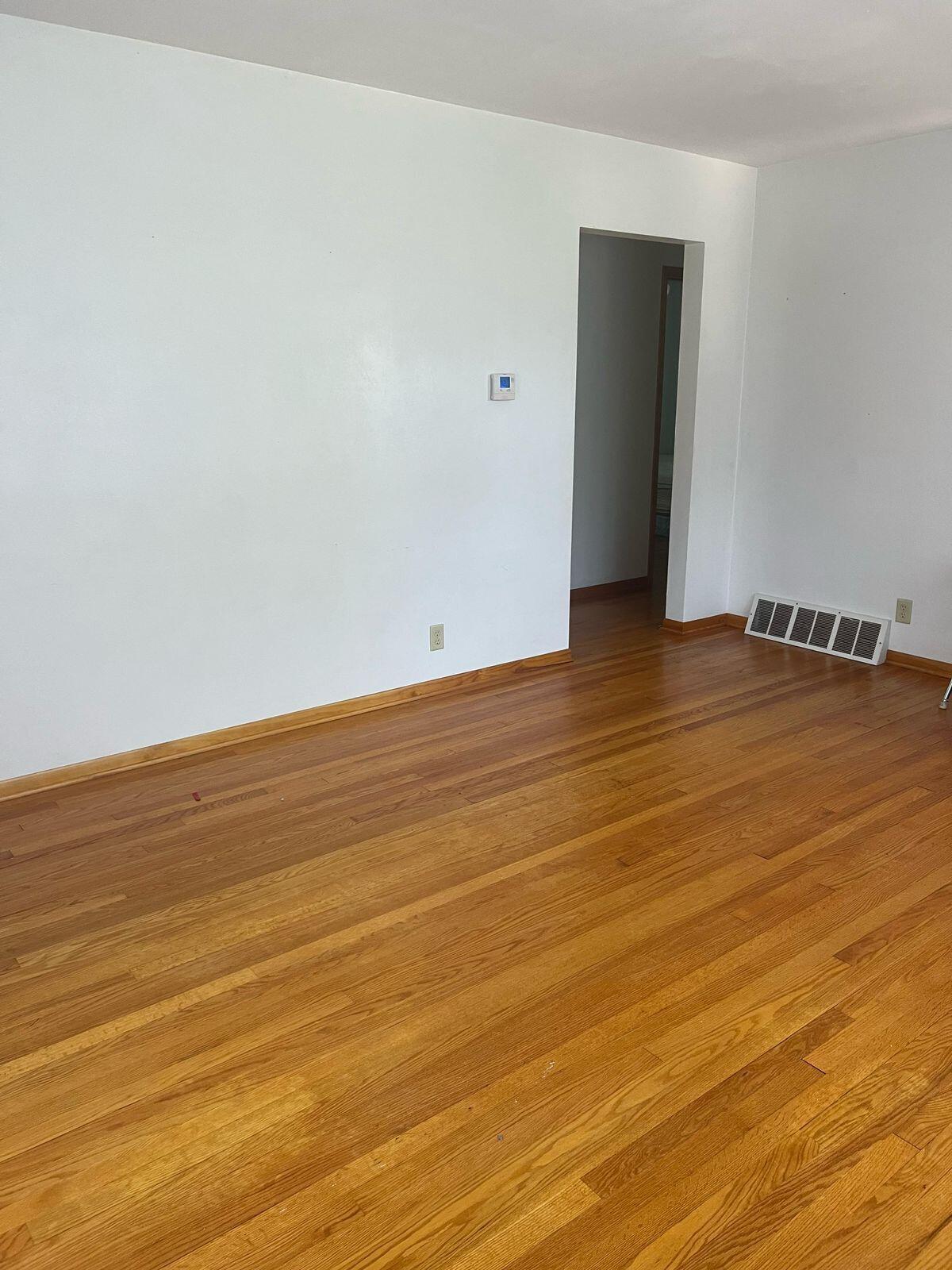 3438 9th Avenue Racine, WI 53402 - Photo 2 of 20 Living Room