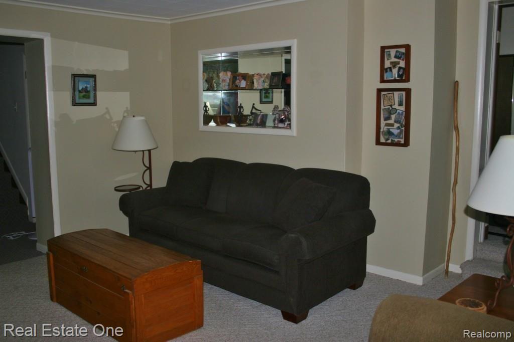 3192 Grant Road Rochester, MI 48309 - Photo 7 of 26 7 Living Room.jpg