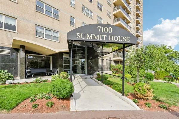 $155,000 | 7100 Boulevard East, Unit 2L, Guttenberg, NJ 07093
