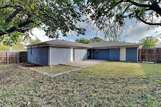 $1,845 | 104 Meadowbrook Circle, Denton, TX 76209