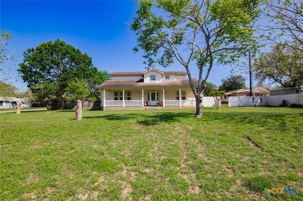 $329,000 | 344 West High Street, Goliad, TX 77963