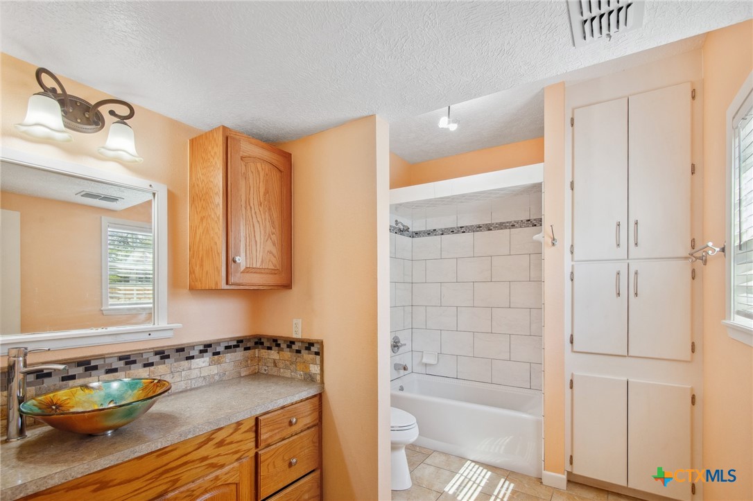 344 West High Street Goliad, TX 77963 - Photo 11 of 37