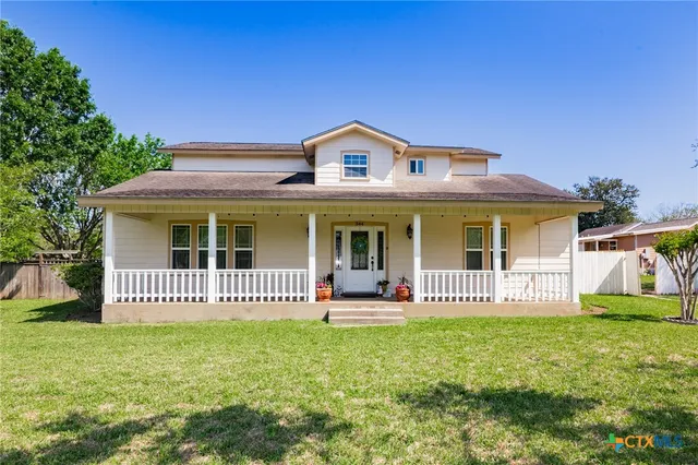 $329,000 | 344 West High Street, Goliad, TX 77963