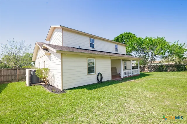 $329,000 | 344 West High Street, Goliad, TX 77963