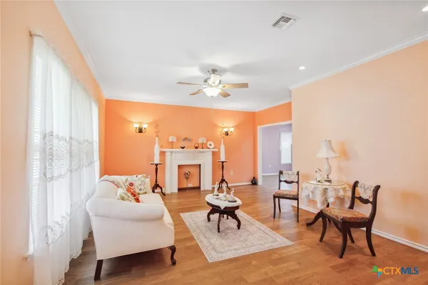 $329,000 | 344 West High Street, Goliad, TX 77963