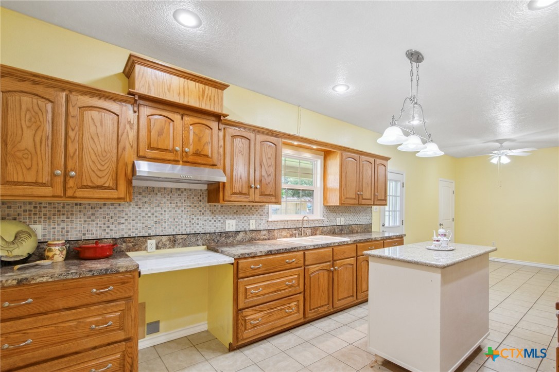 344 West High Street Goliad, TX 77963 - Photo 8 of 37