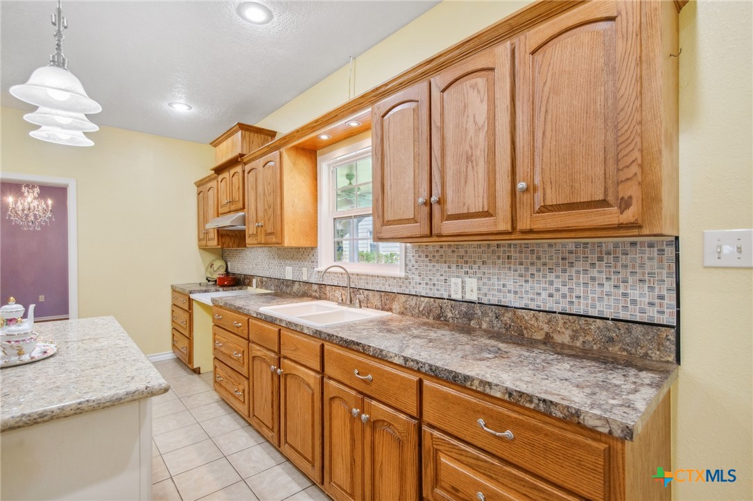 344 West High Street Goliad, TX 77963 - Photo 9 of 37