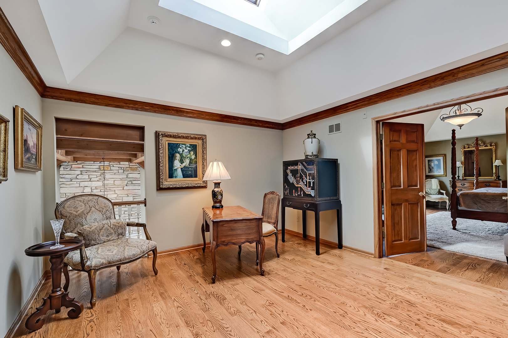 2 Hampton Court Burr Ridge, IL 60527 - Photo 19 of 38 a living room with furniture and a wooden floor