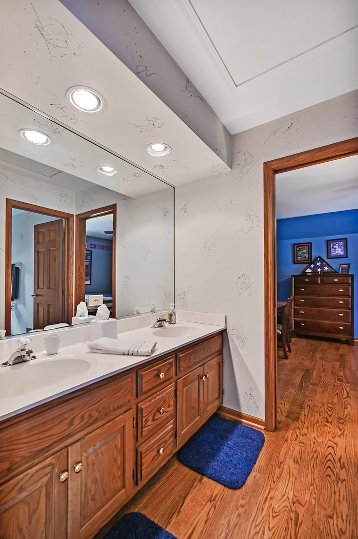 2 Hampton Court Burr Ridge, IL 60527 - Photo 24 of 38 a en suite bathroom with a double vanity sink and a mirror