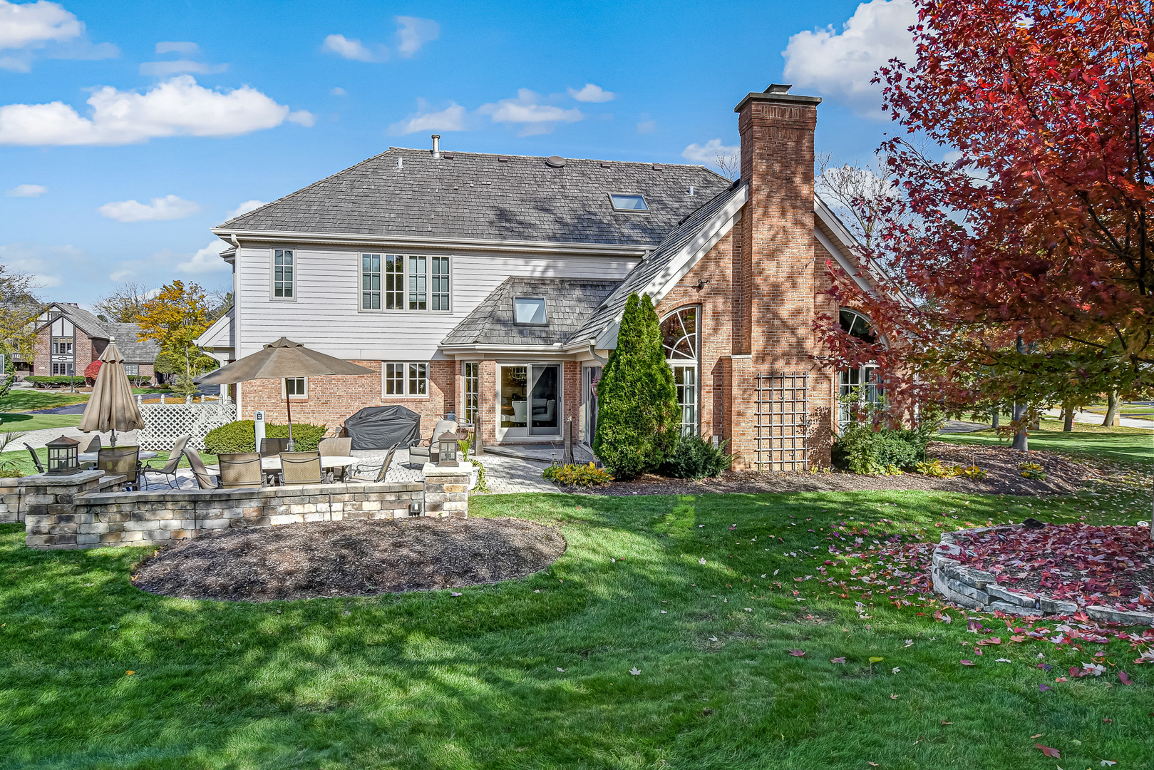 2 Hampton Court Burr Ridge, IL 60527 - Photo 36 of 38 a front view of a house with garden