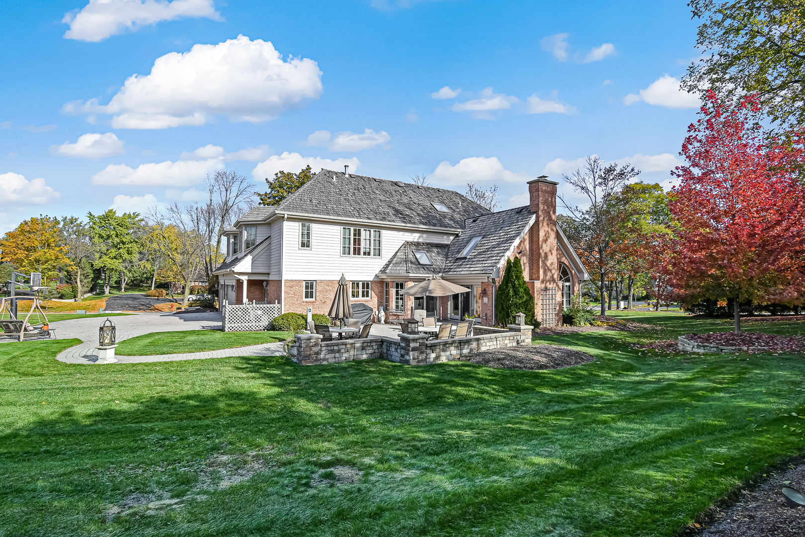 2 Hampton Court Burr Ridge, IL 60527 - Photo 38 of 38 a front view of a building with garden