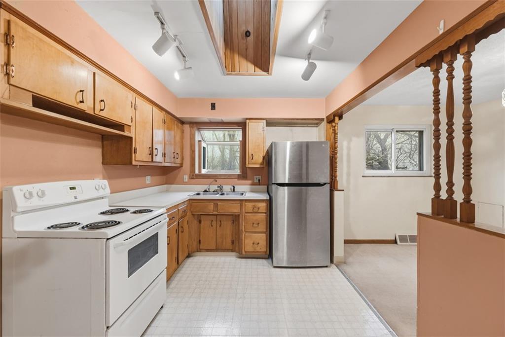 726 Rodney Street Crescent, PA 15046 - Photo 9 of 32