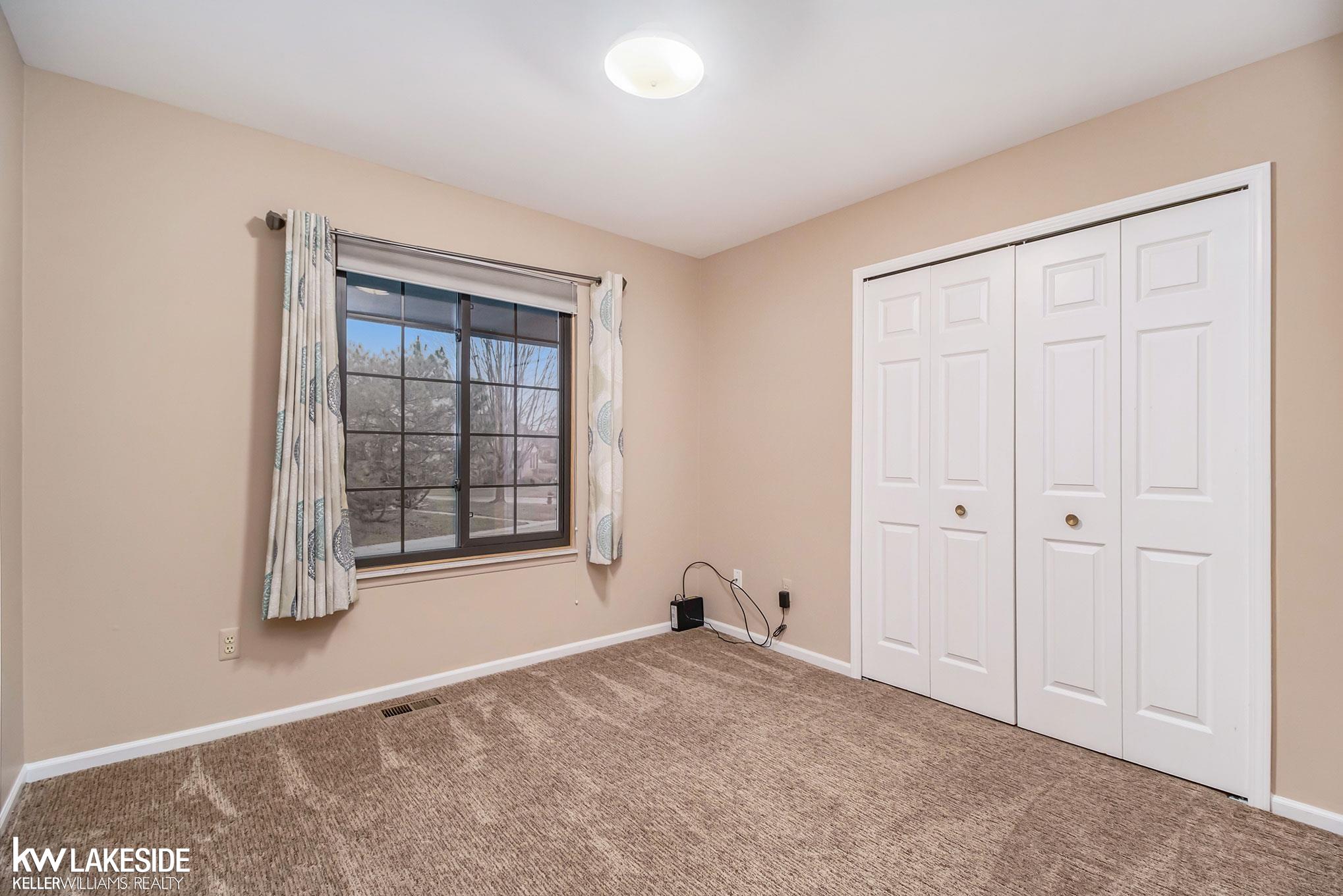 332 Meadow Bridge Drive Rochester, MI 48307 - Photo 17 of 18 50096125-16.JPG