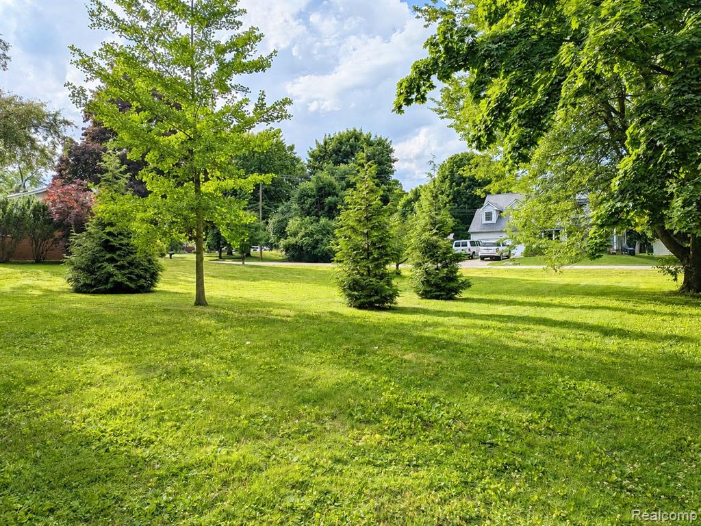 1 Woodcrest Road Rochester Hills, MI 48309 - Photo 4 of 5