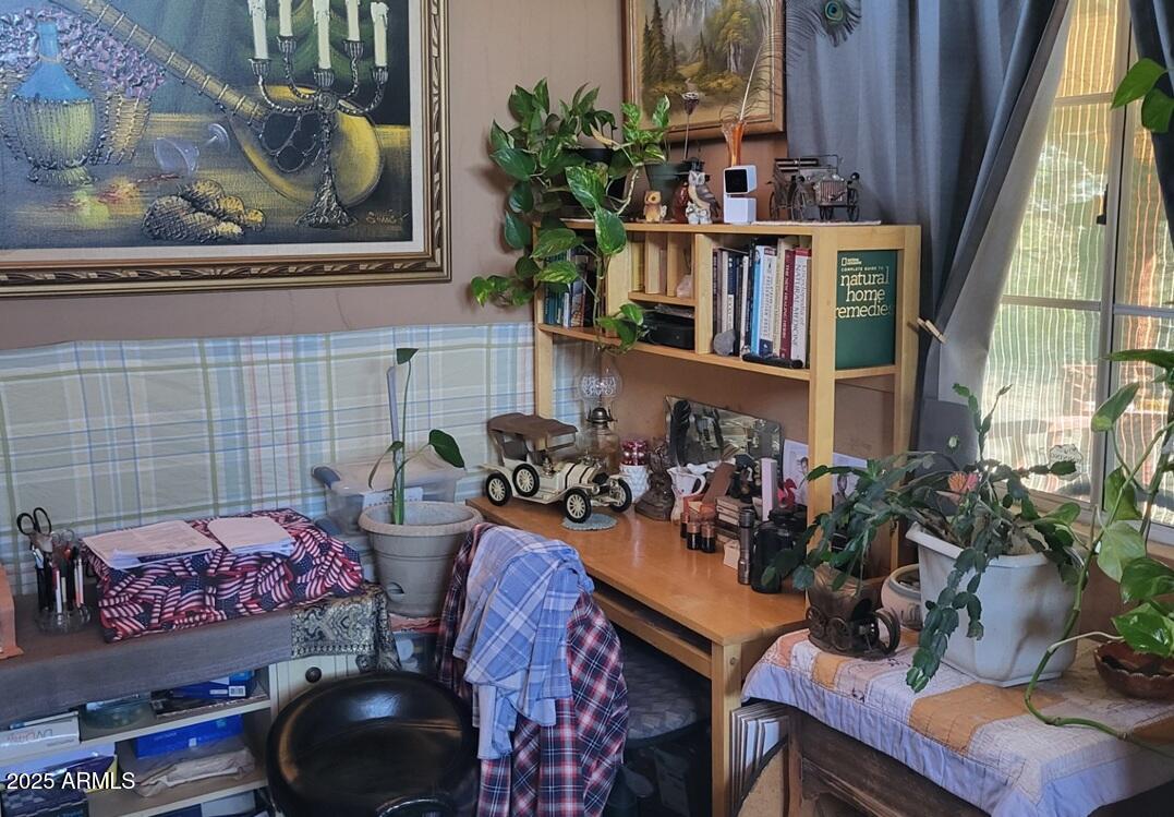 21750 North Ranch Road Williams, AZ 86046 - Photo 11 of 30 a table room with furniture and a potted plant