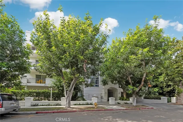 $935,000 | 1401 South Bentley Avenue, Unit 203, Los Angeles, CA 90025