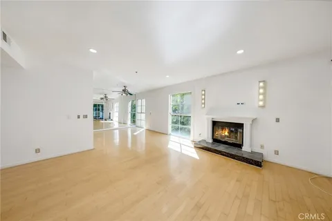 $935,000 | 1401 South Bentley Avenue, Unit 203, Los Angeles, CA 90025