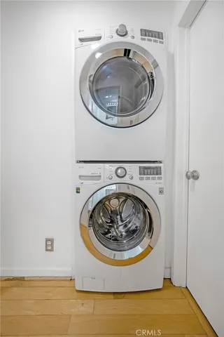 $935,000 | 1401 South Bentley Avenue, Unit 203, Los Angeles, CA 90025