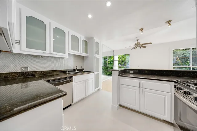 $935,000 | 1401 South Bentley Avenue, Unit 203, Los Angeles, CA 90025