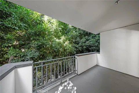 $935,000 | 1401 South Bentley Avenue, Unit 203, Los Angeles, CA 90025