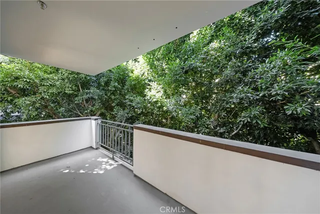 $935,000 | 1401 South Bentley Avenue, Unit 203, Los Angeles, CA 90025