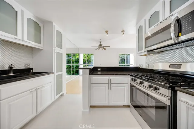 $935,000 | 1401 South Bentley Avenue, Unit 203, Los Angeles, CA 90025