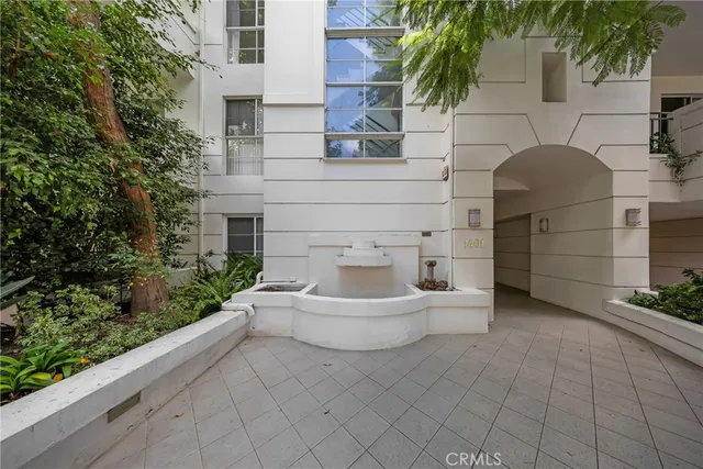 $935,000 | 1401 South Bentley Avenue, Unit 203, Los Angeles, CA 90025