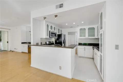 $935,000 | 1401 South Bentley Avenue, Unit 203, Los Angeles, CA 90025