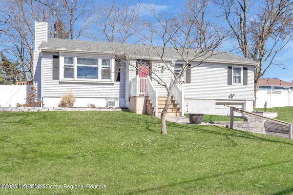 a view of house with a yard