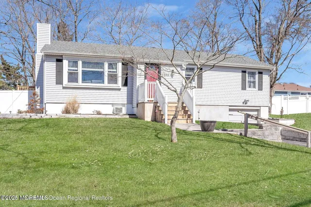 a view of house with a yard