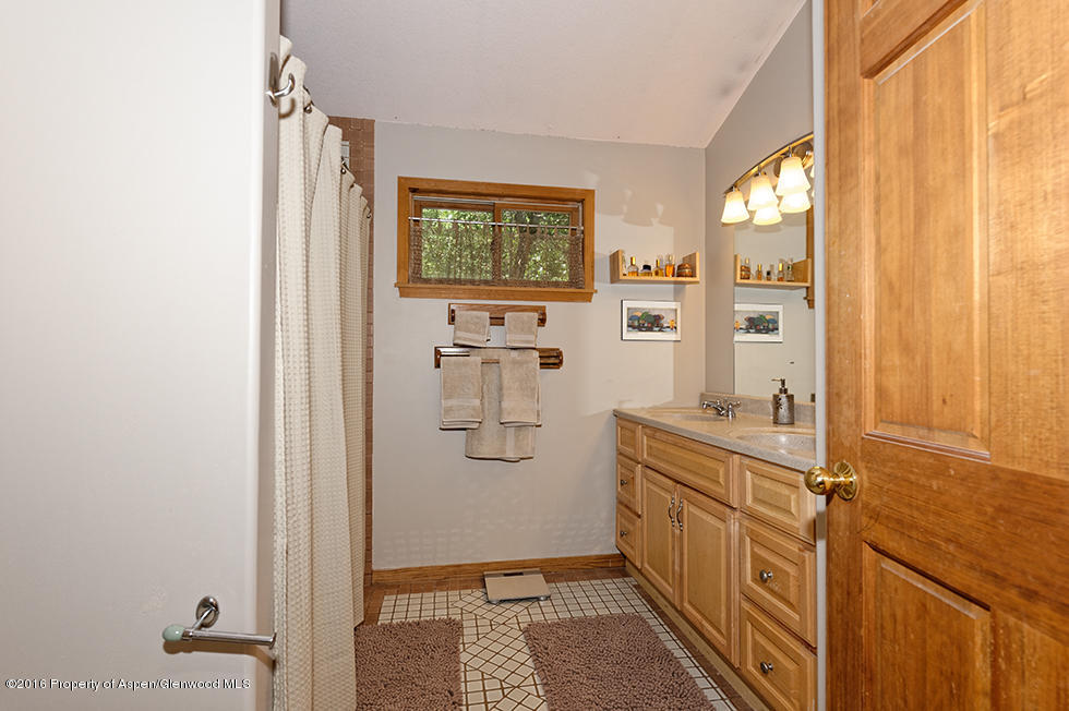 284 Riverside Road Carbondale, CO 81623 - Photo 13 of 30 Guest Bathroom