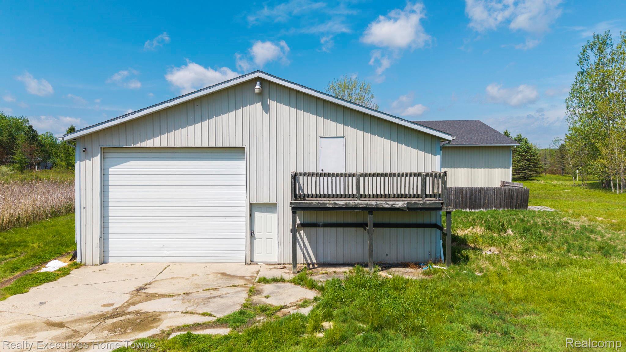 1041 Mackie Road Almont, MI 48003 - Photo 6 of 56 Garage with driveway