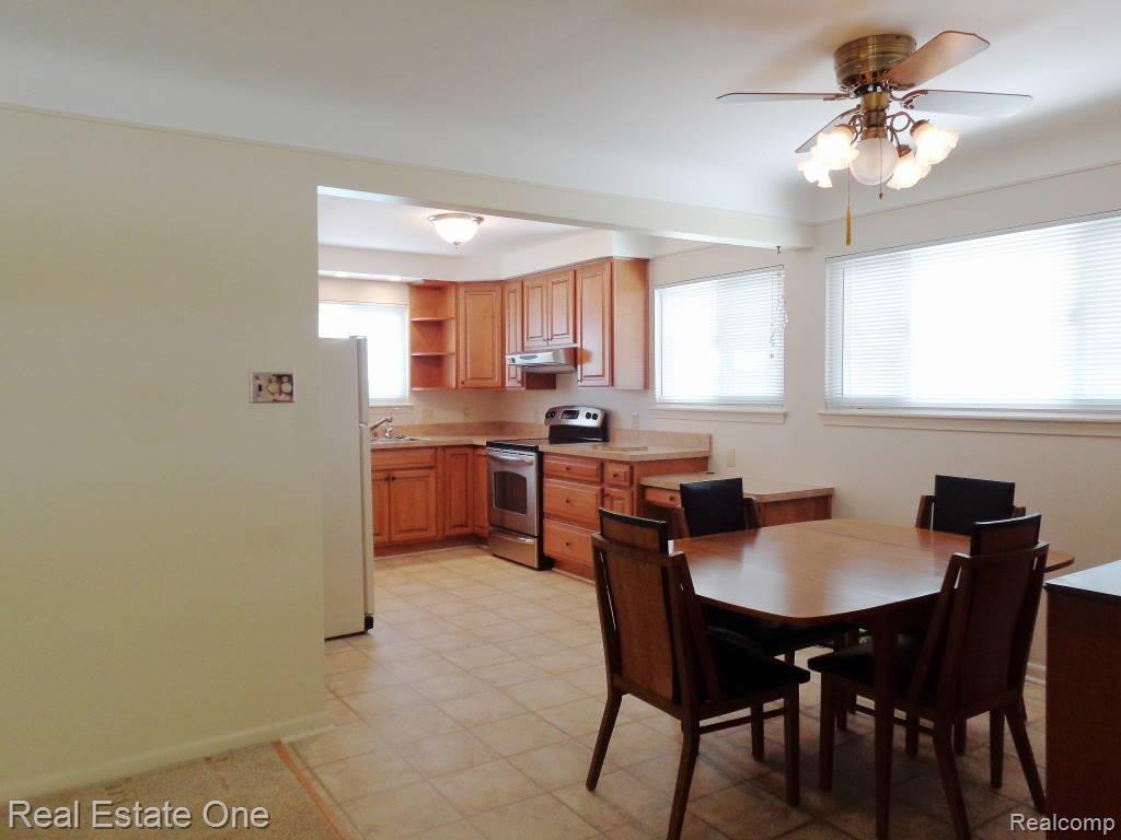 2387 Middlefield Road Trenton, MI 48183 - Photo 5 of 18 KITCHEN 5.jpg