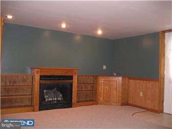 3328 Fairdale Road Philadelphia, PA 19154 - Photo 9 of 12 Family Room