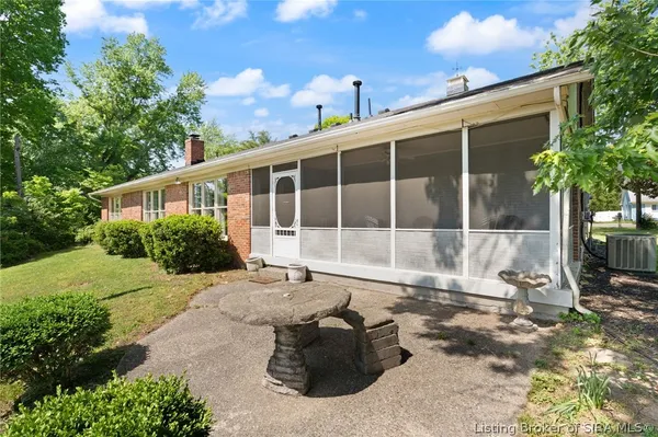 $365,000 | 3510 Utica Pike, Jeffersonville, IN 47130