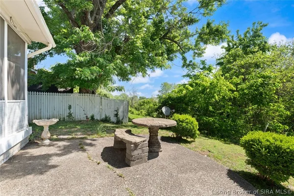 $365,000 | 3510 Utica Pike, Jeffersonville, IN 47130