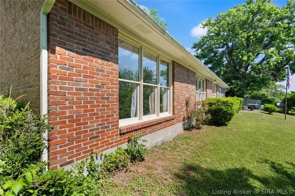 $365,000 | 3510 Utica Pike, Jeffersonville, IN 47130