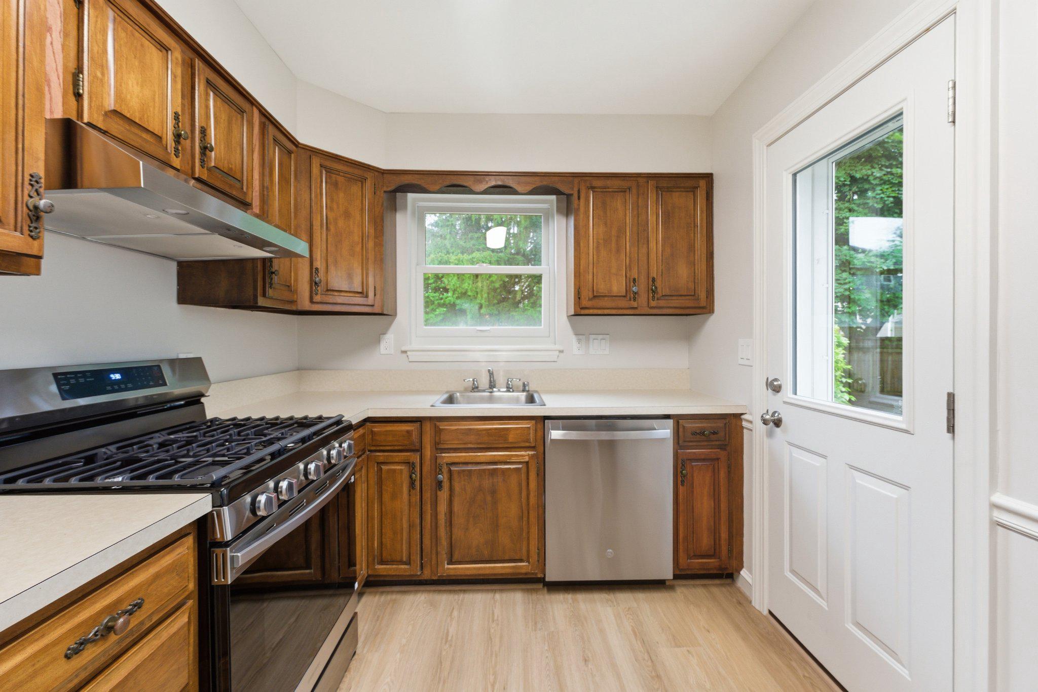 10143 Dallas Avenue Silver Spring, MD 20901 - Photo 18 of 49 Kitchen