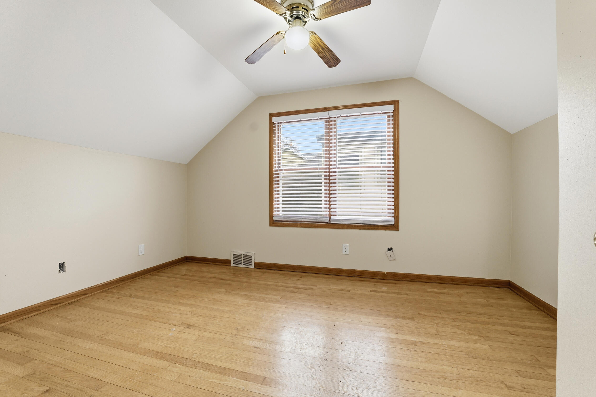 201 North 78th Street, Unit 203 Milwaukee, WI 53213 - Photo 15 of 25 Upper Unit Bedroom 2