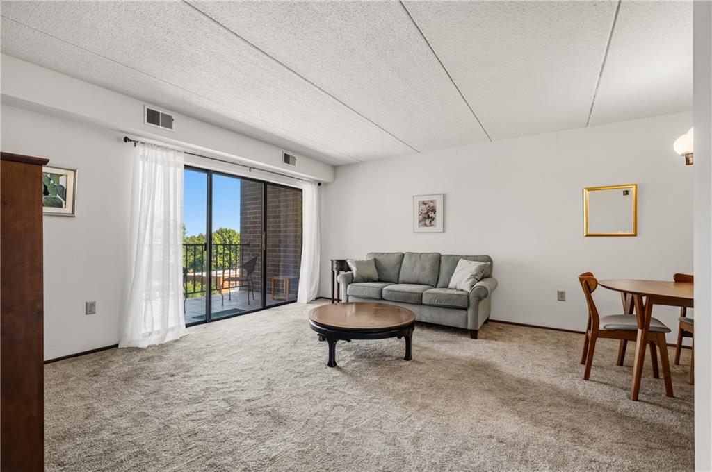5600 Munhall Road, Unit 601 Pittsburgh, PA 15217 - Photo 10 of 32 Gallery Image 10