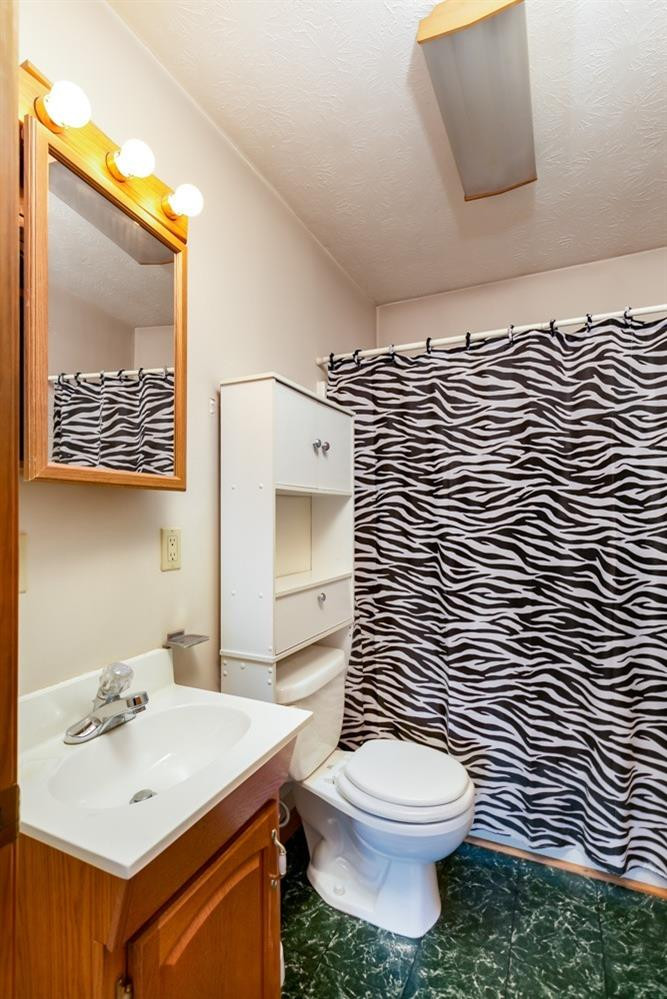 175 Logan Lick Road Winchester, KY 40391 - Photo 35 of 63 Second Floor Guest Bath